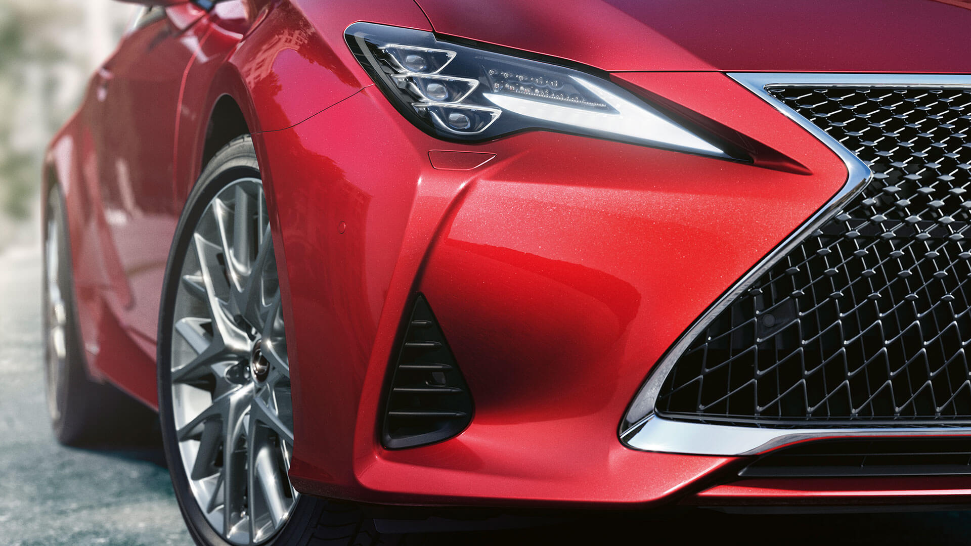 Lexus RC rot vorne Nahaufnahme Scheinwerfer