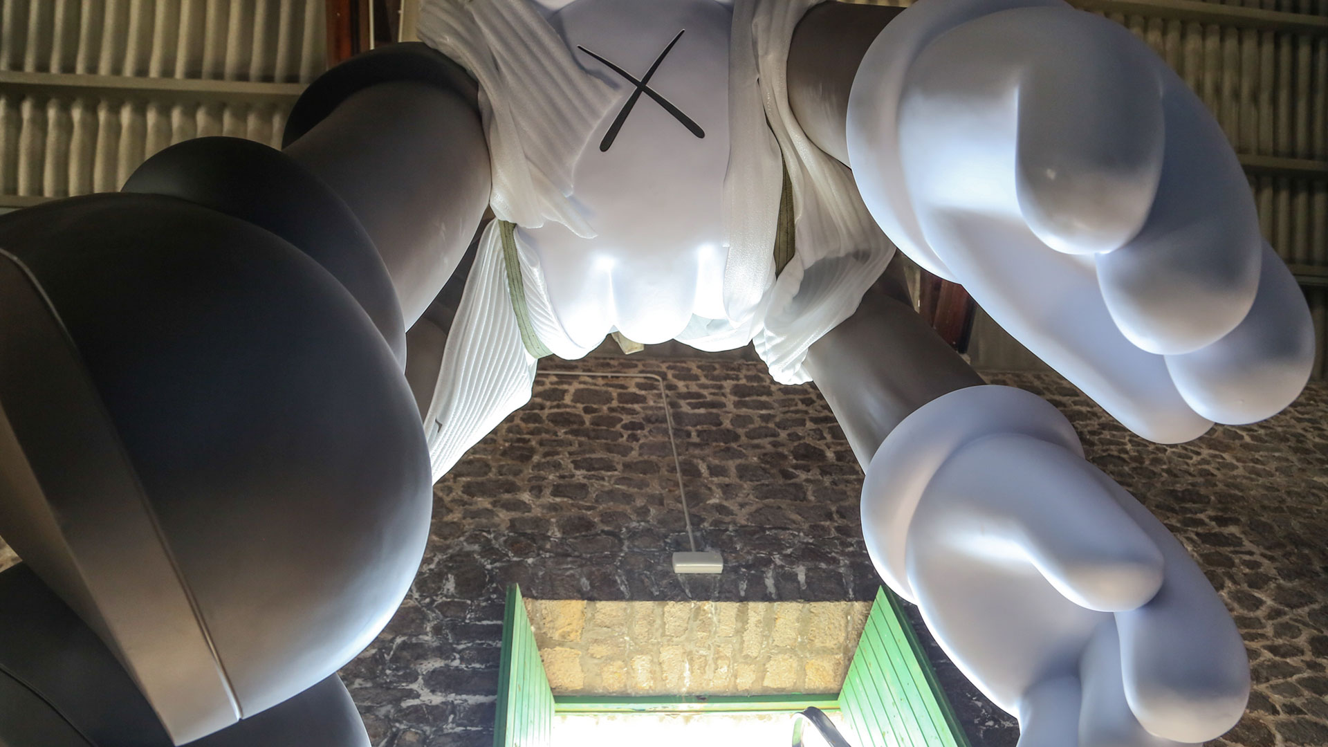 Kaws en Ibiza hero asset