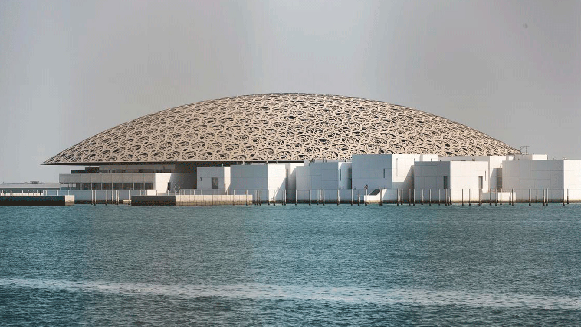 El Louvre de Abu Dabi hero asset