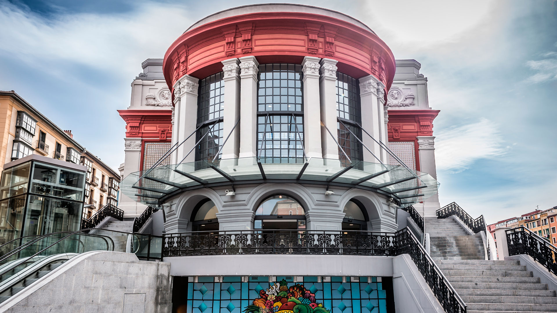Fachada principal del Mercado de La Ribera en Bilbao