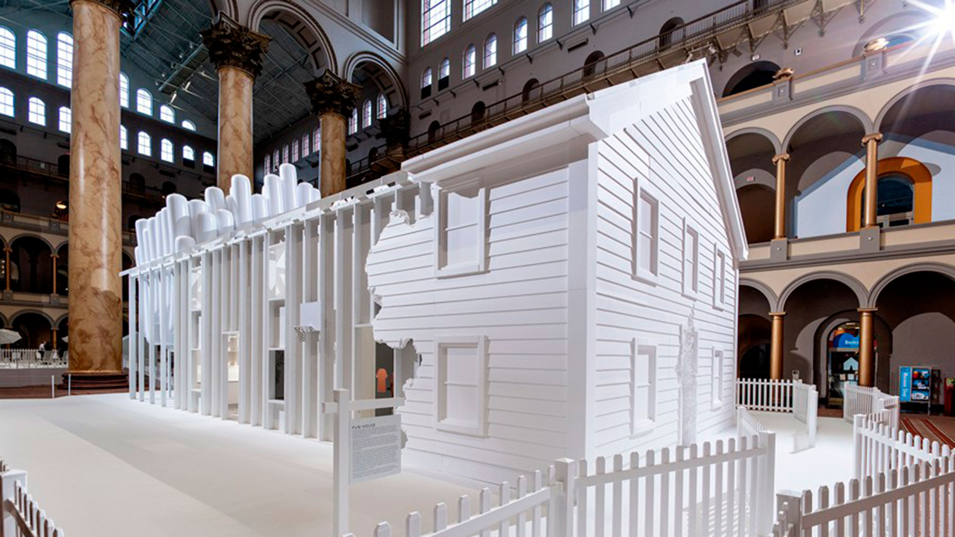 Fun House rinde homenaje a Snarkitecture en el National Building Museum