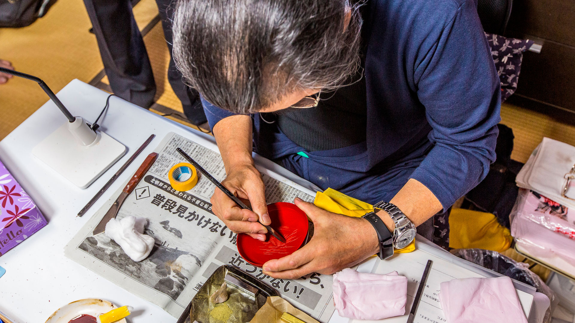 Imagen de objetos pintados con laca