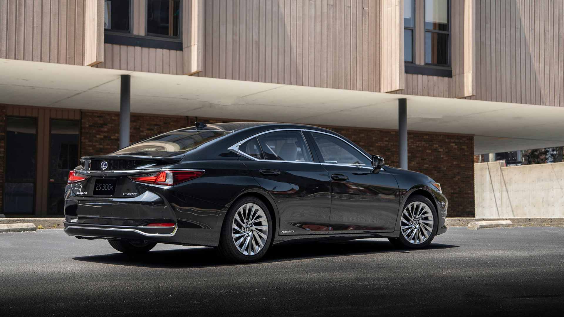 Imagen lateral del nuevo Lexus ES 300h Híbrido