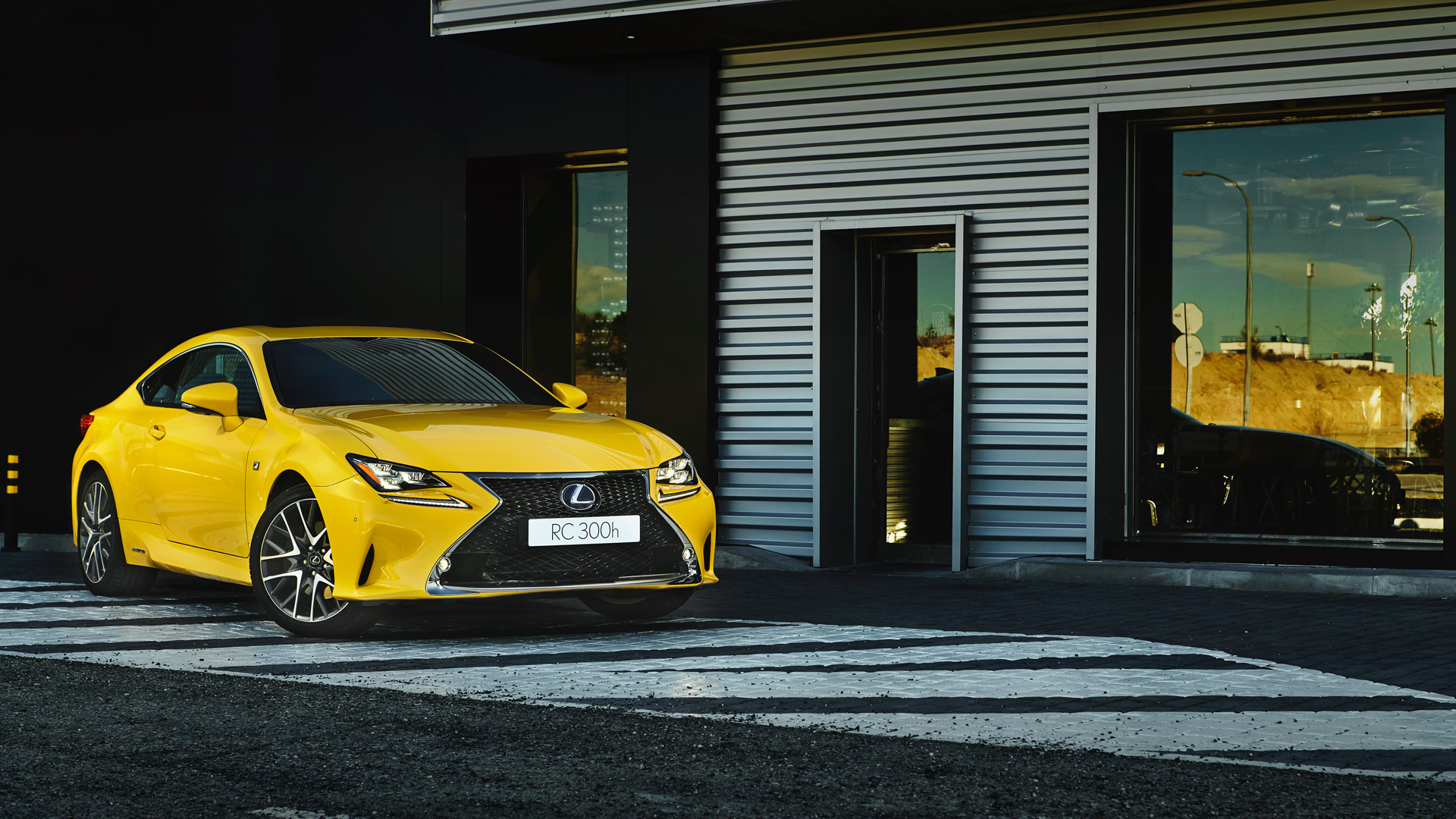 Nuevo Lexus RC 300h versión 2018 hero asset