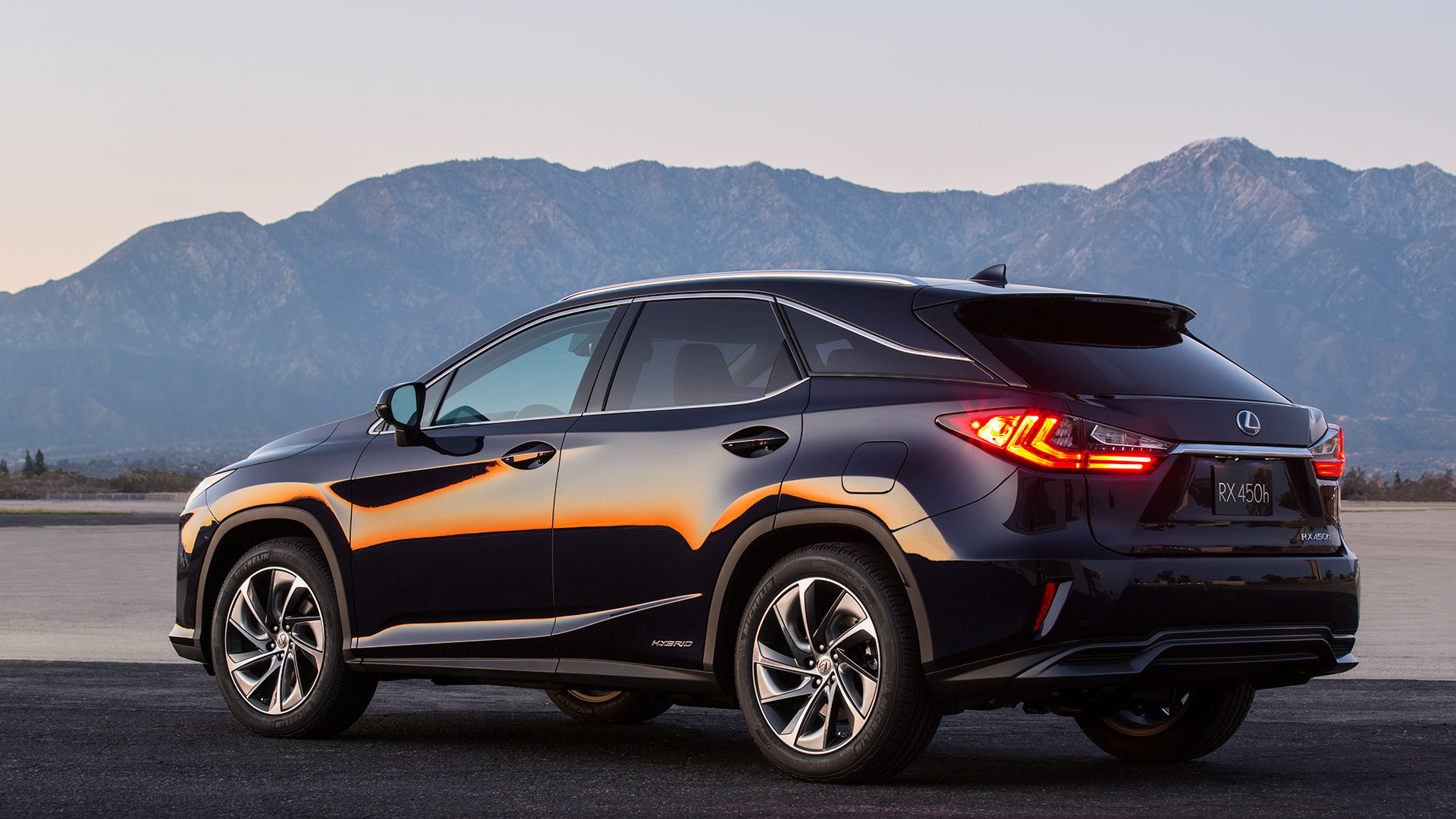 Lexus RX 450h hero asset