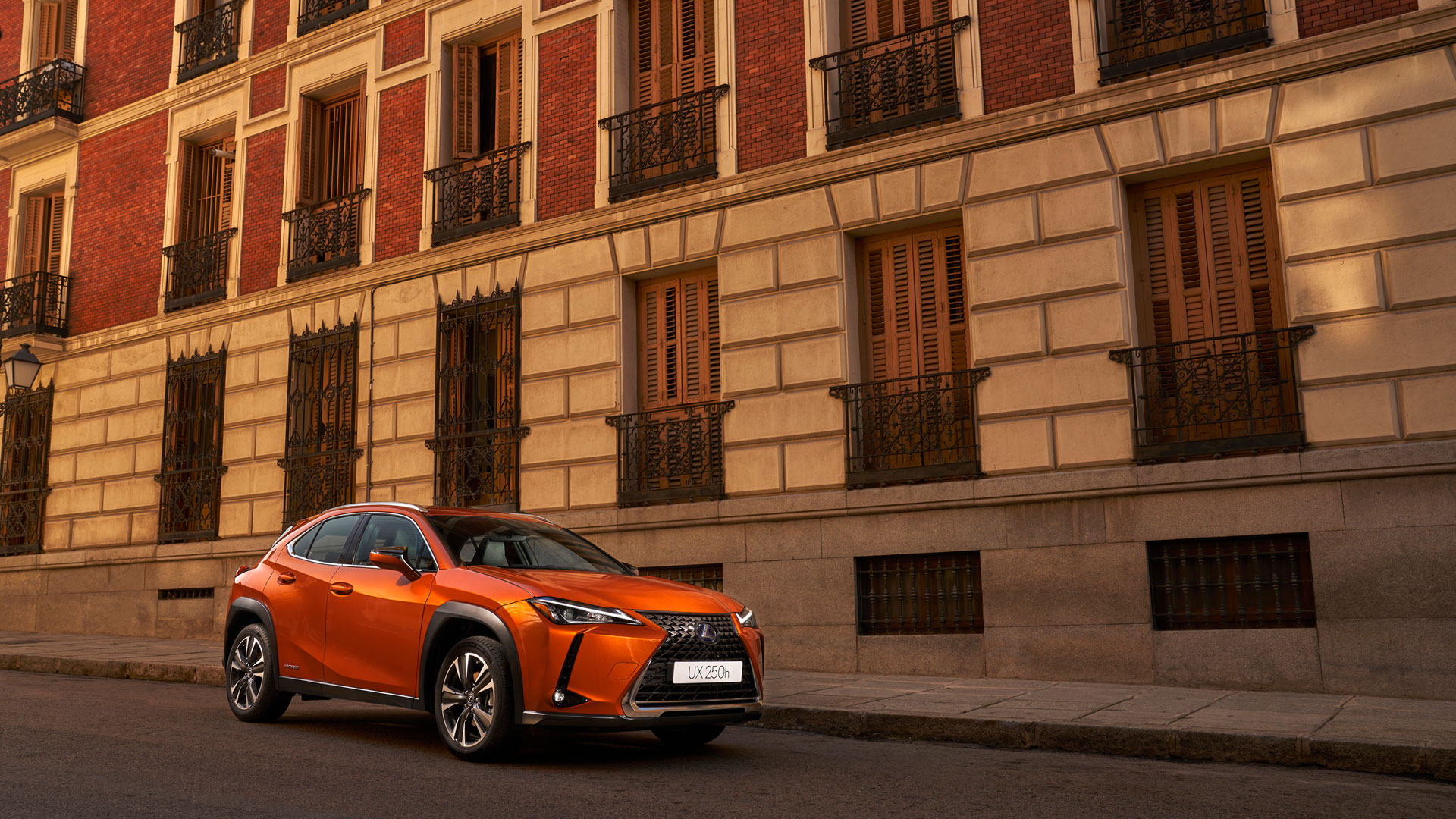 Imagen de la nueva campaña del Lexus UX 250h