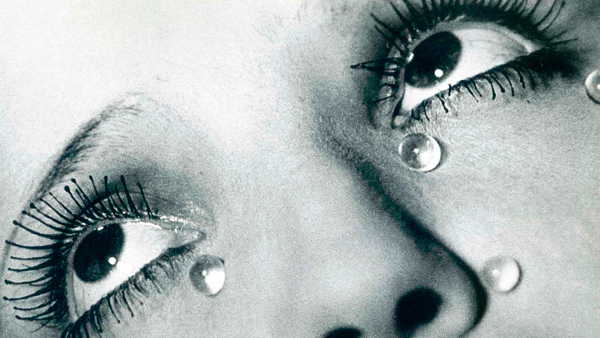 Imágenes de la exposición de Man Ray en Fundación Canal