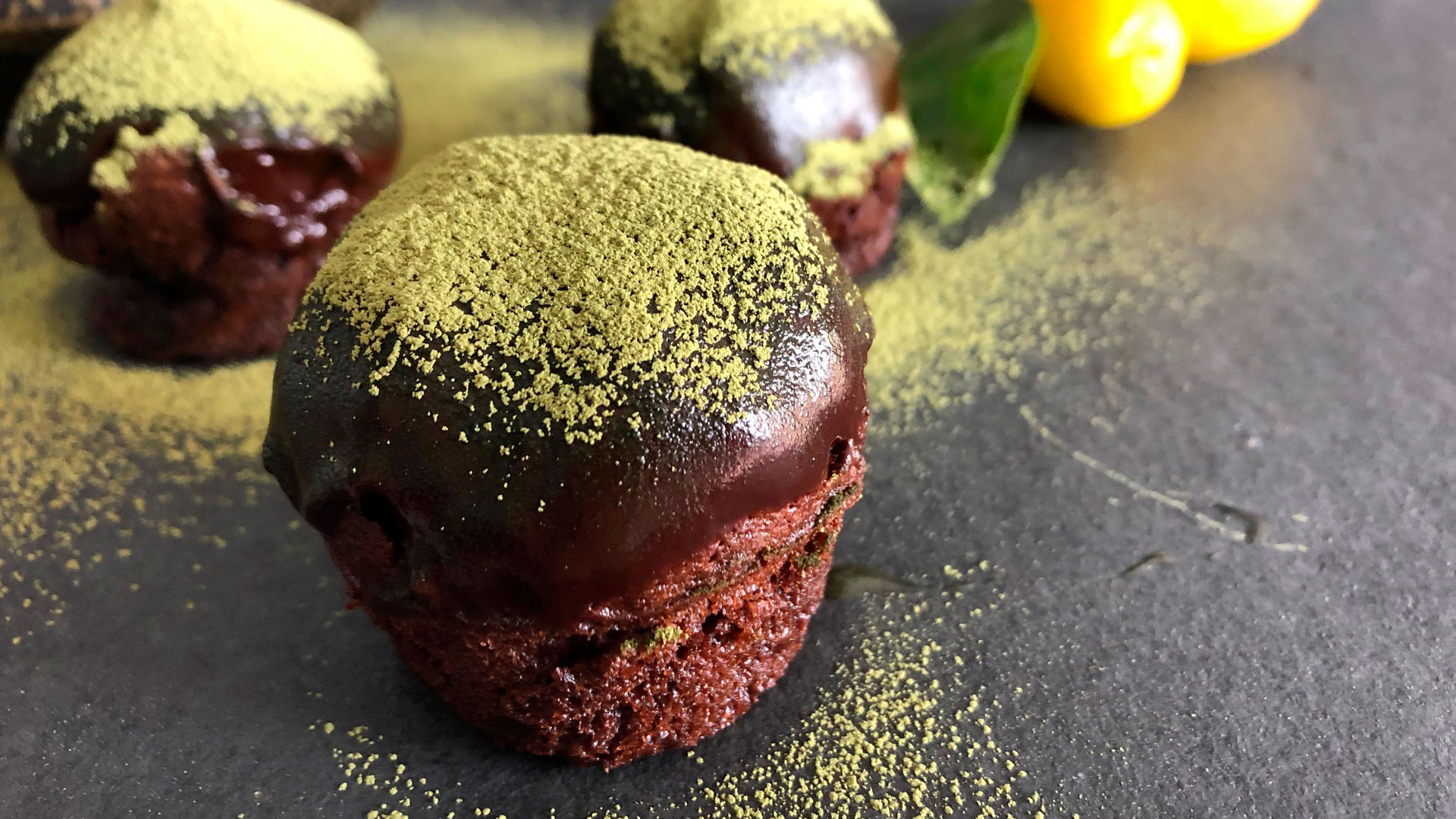 Imagen de un bizcocho de té Matcha