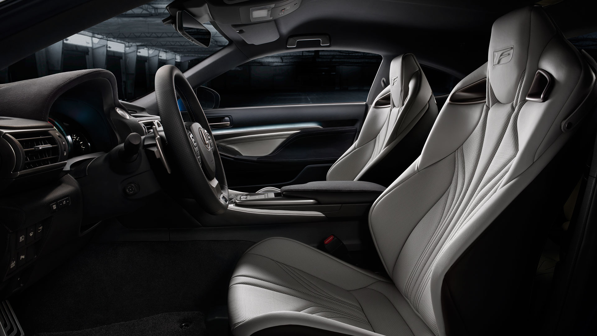 Lexus RC F y serie especial IS 25 aniv hero asset