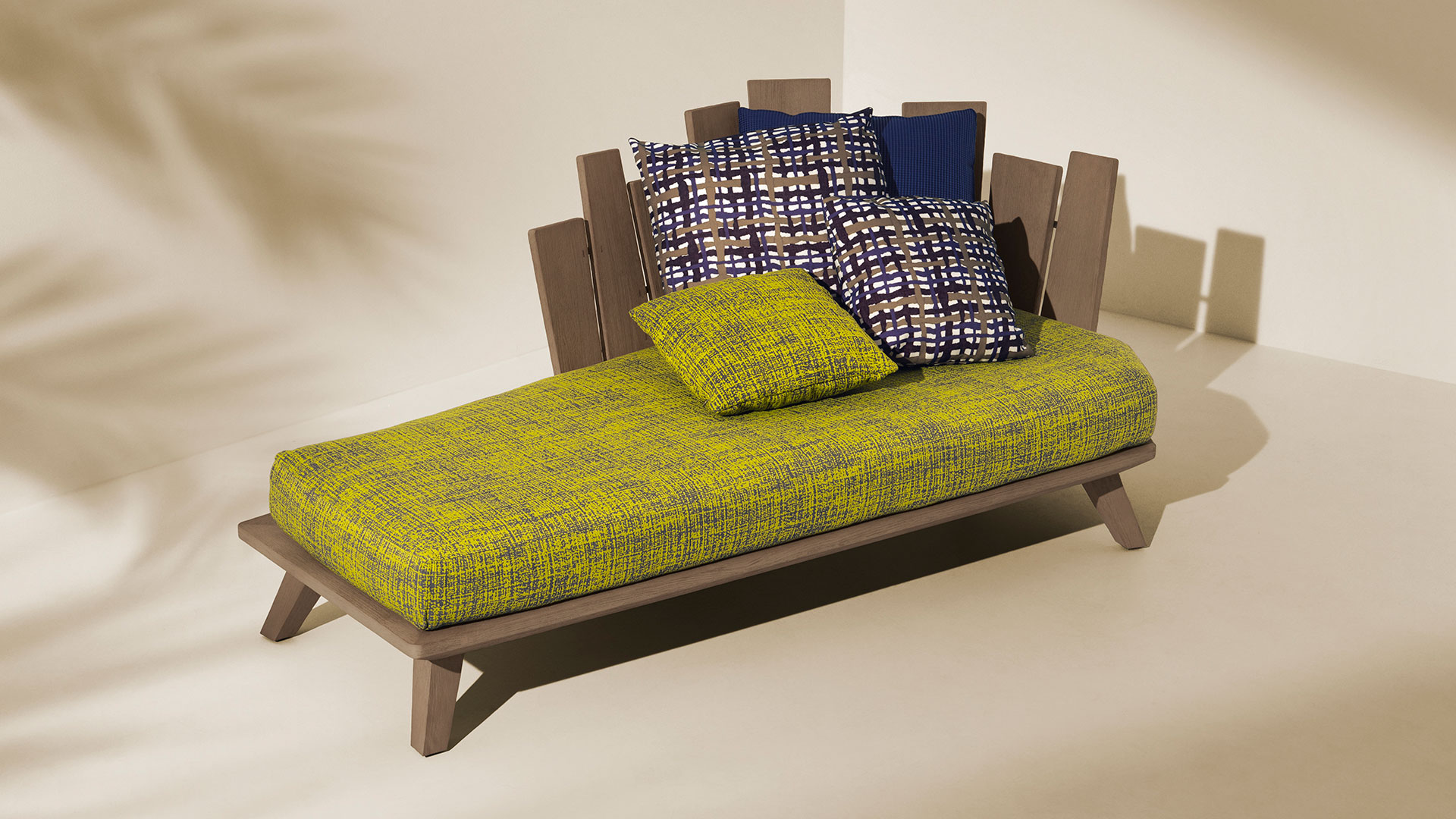 Imagen de productos de la colección de Paola Navone para Ethimo