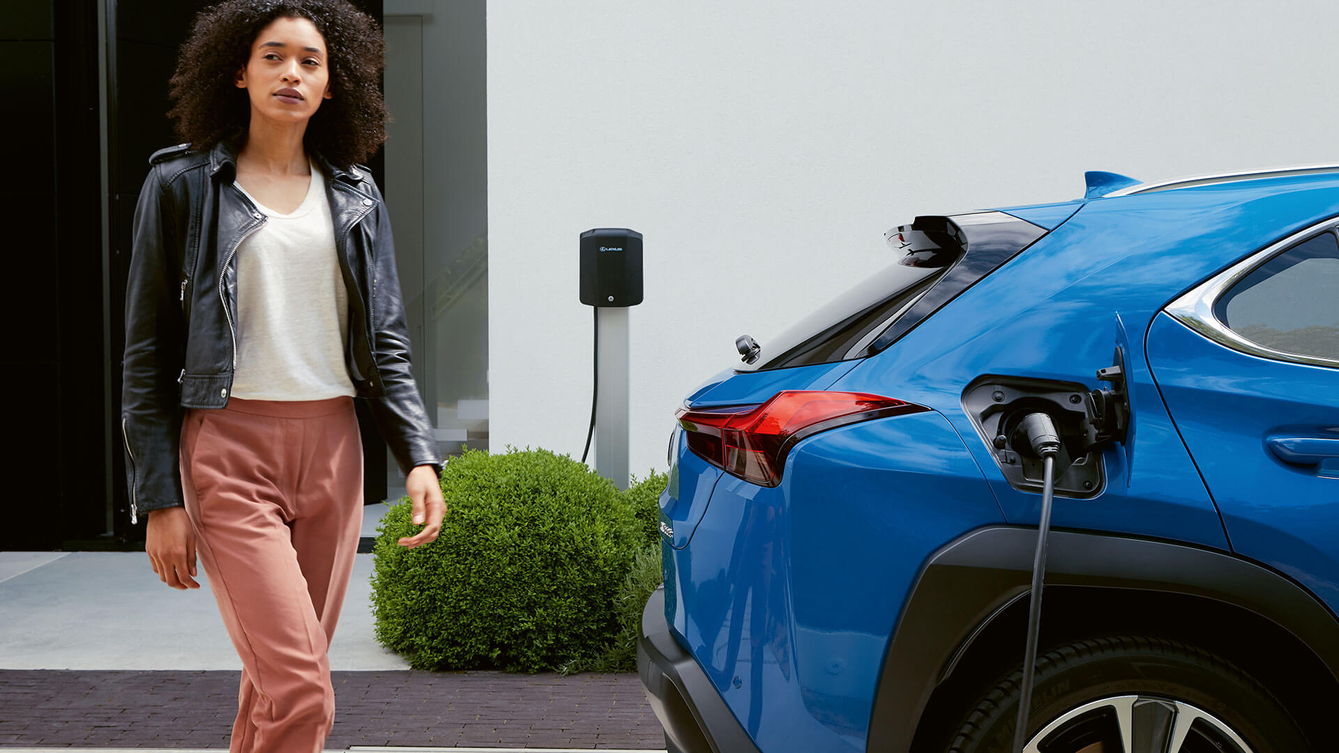 2020 lexus ux 300e gallery 12