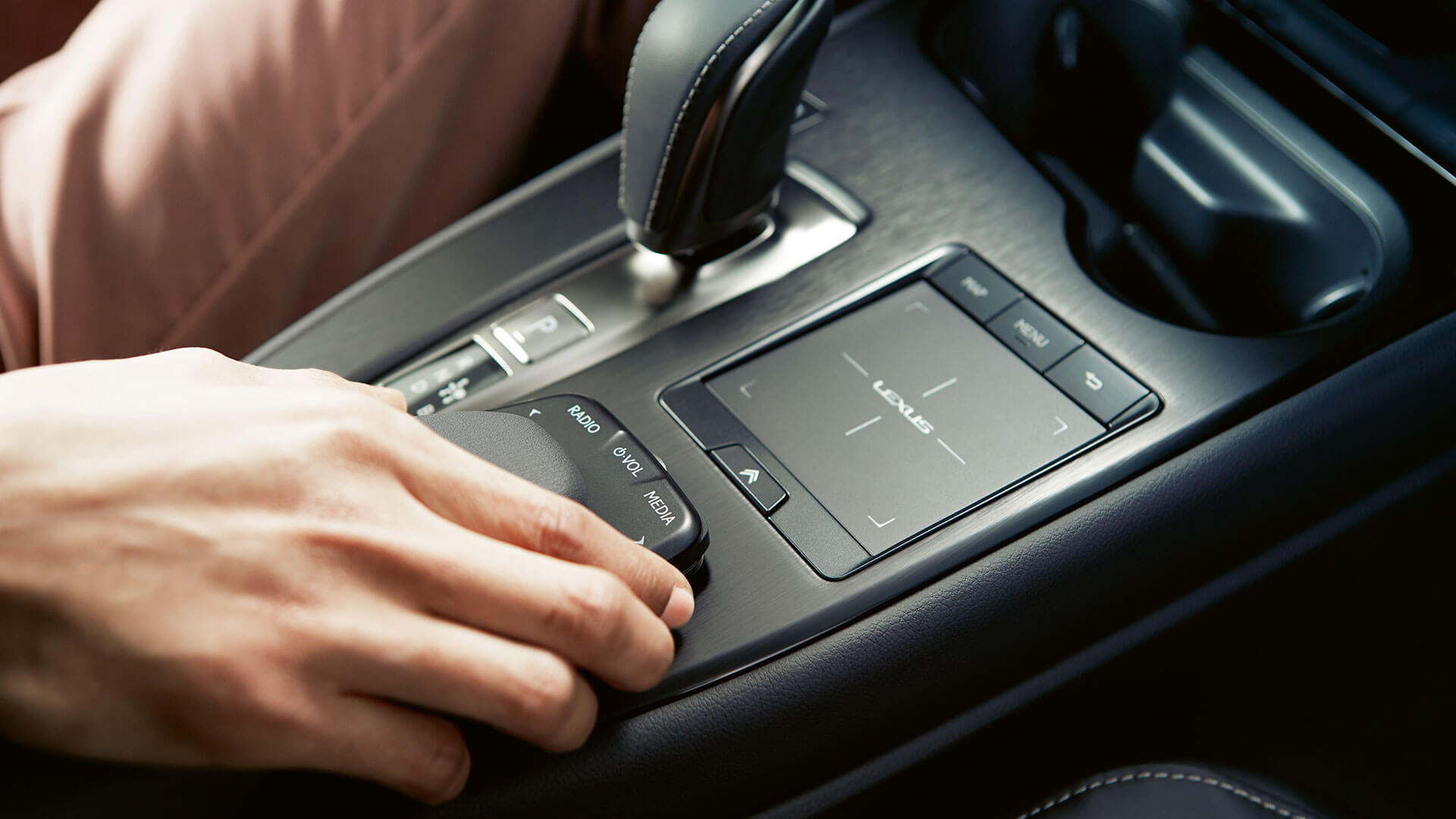2020 lexus ux 300e gallery 13