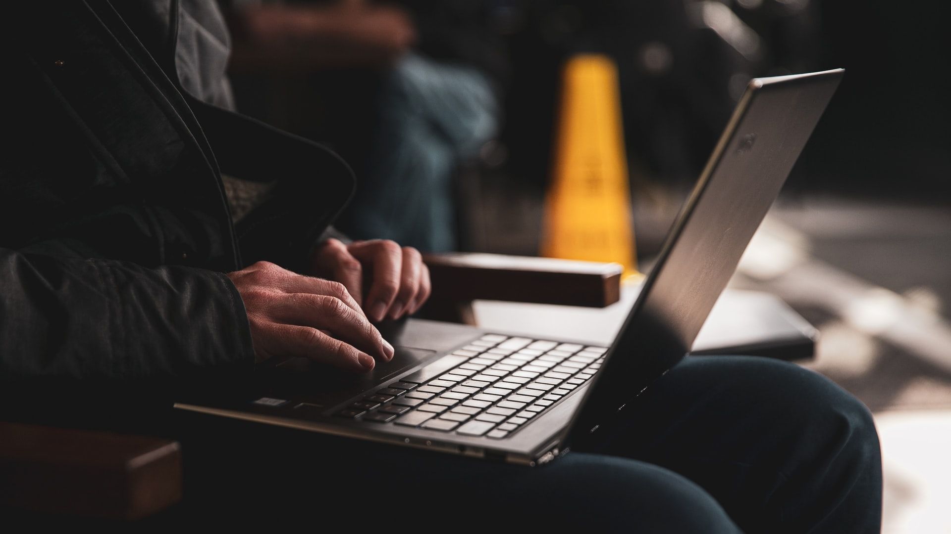 Laptop Lexus digital services article
