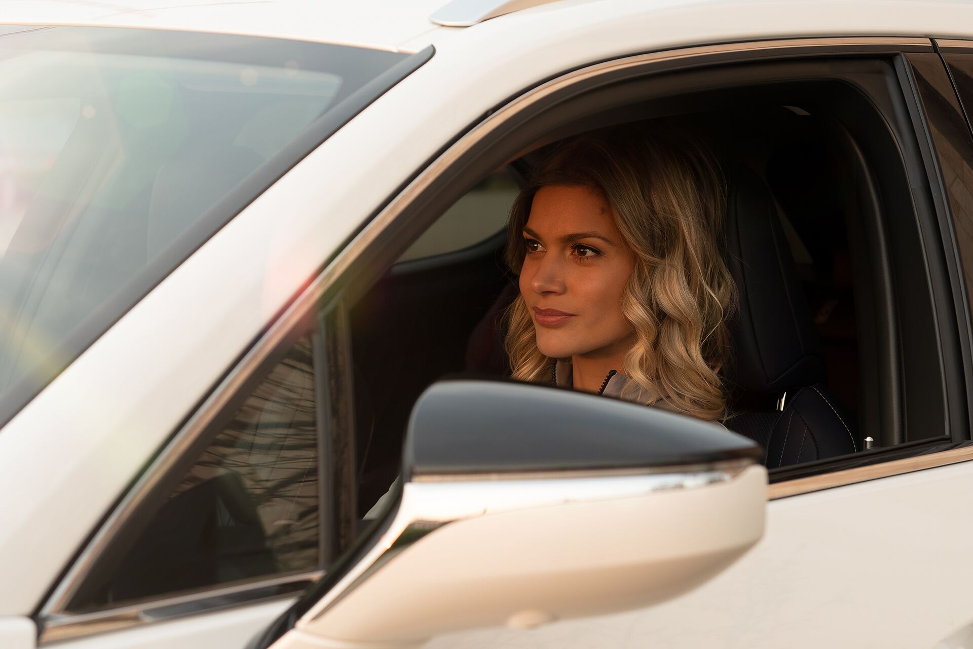 Weisz Fanni Lexus UX 8