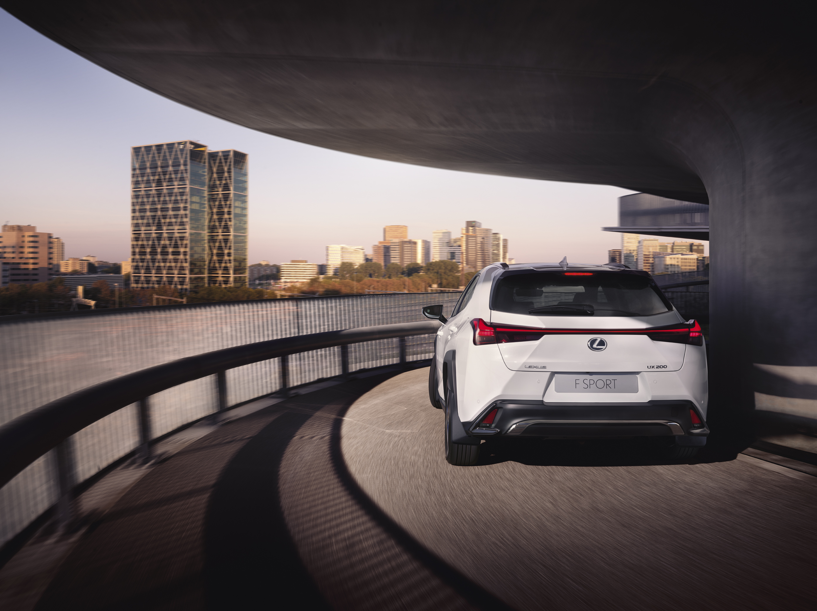 UX200 FSPORT MY19 RU 10 preview