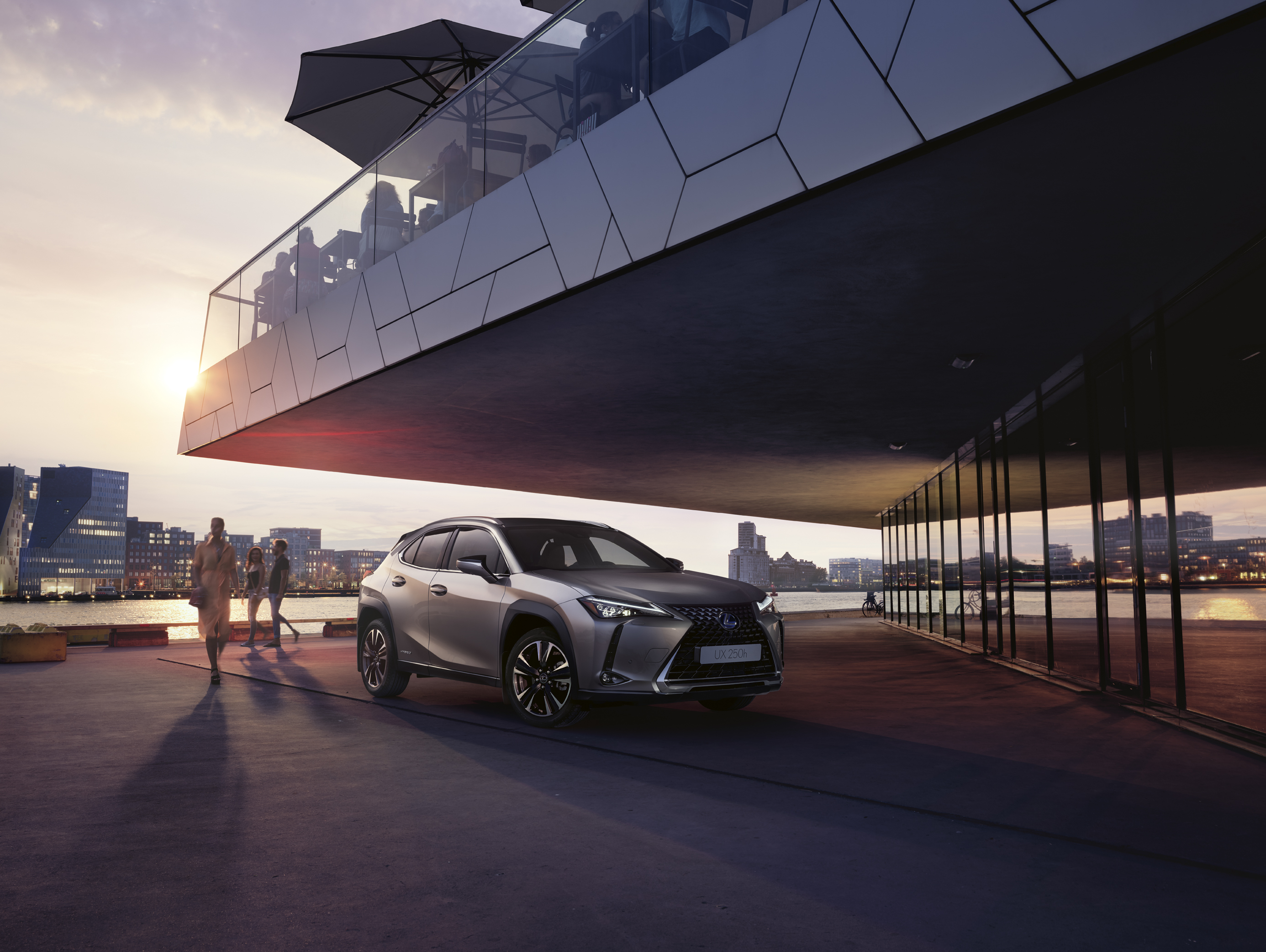 UX250h LUXURY MY19 RU 13 preview
