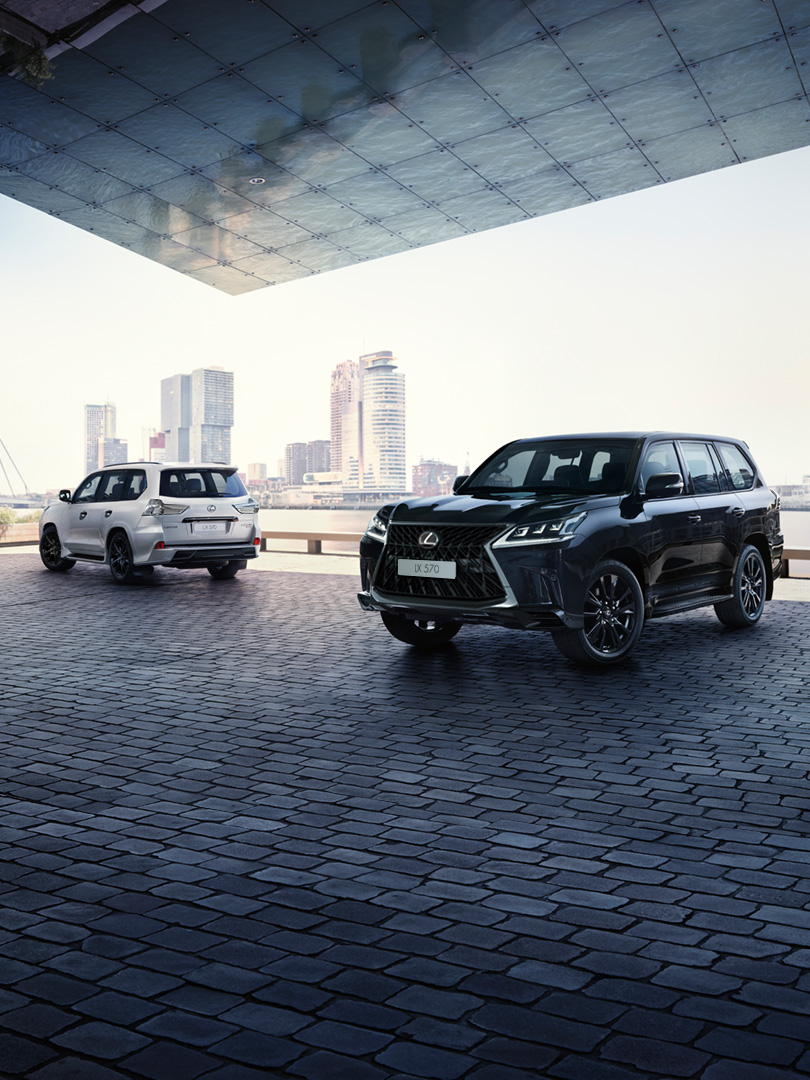 LX 570 Black Vision Picture