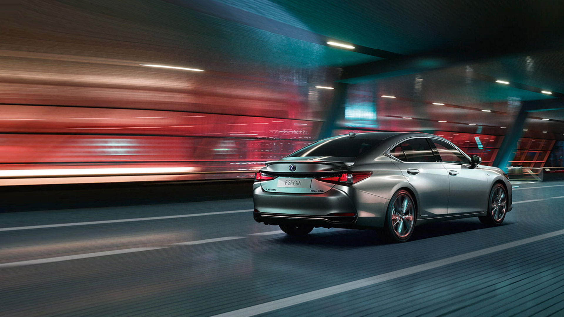 achteranzicht grijze Lexus ES