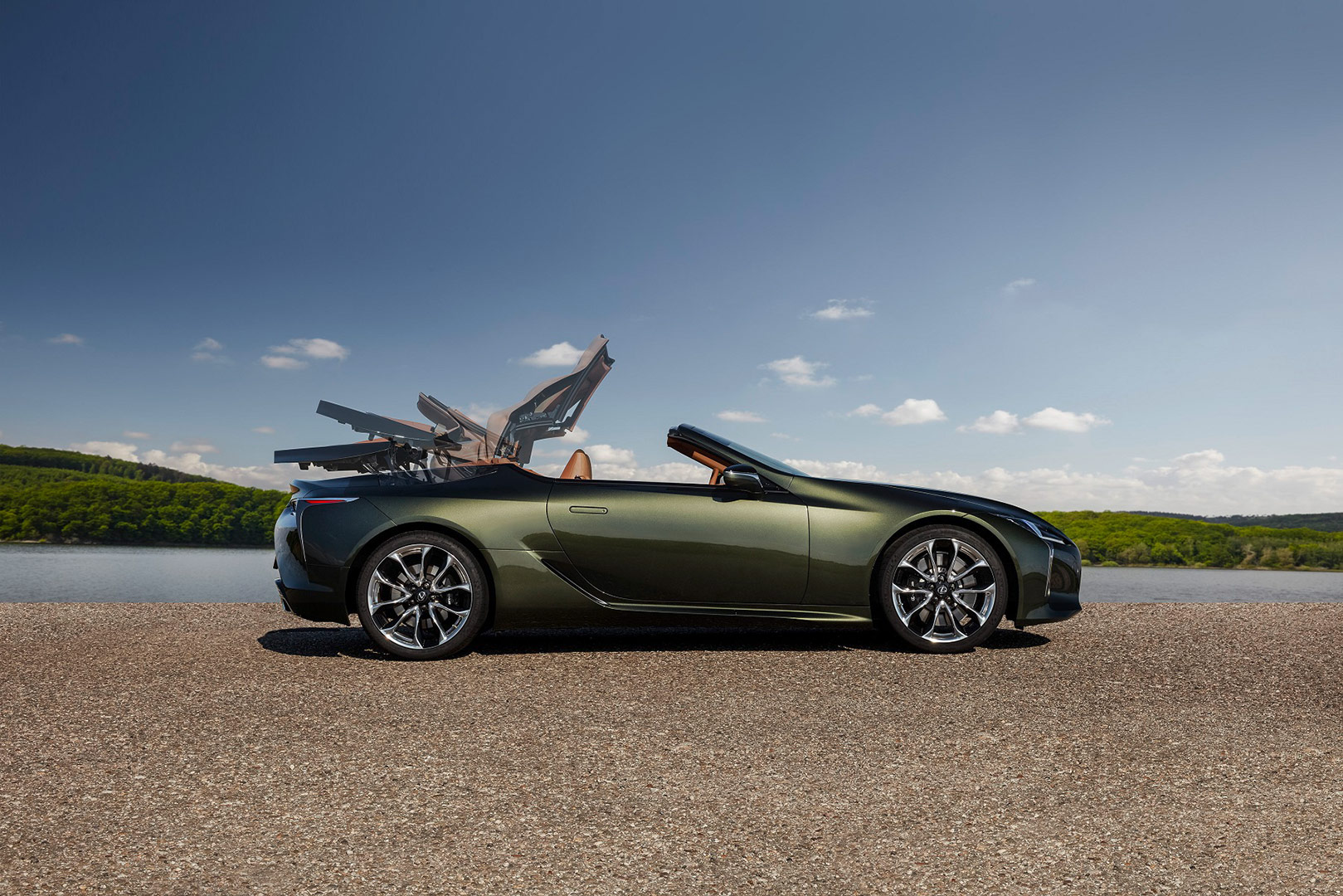 Lüks ve Konfor Üstü Açılan Lexus LC Convertible’da gallery01