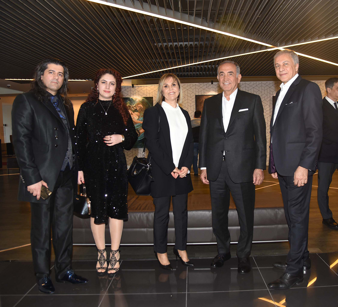 lexus dolmabahcede azarnegari eserinin lansmani yapildi gallery02