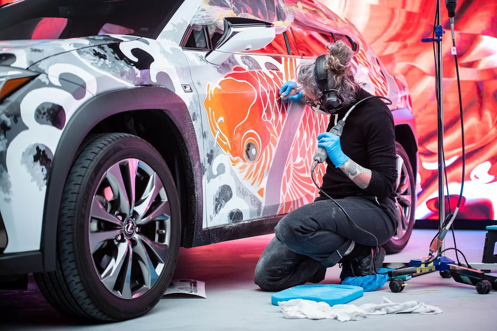 lexus dunyanin ilk dovmeli aracini sergiledi gallery02
