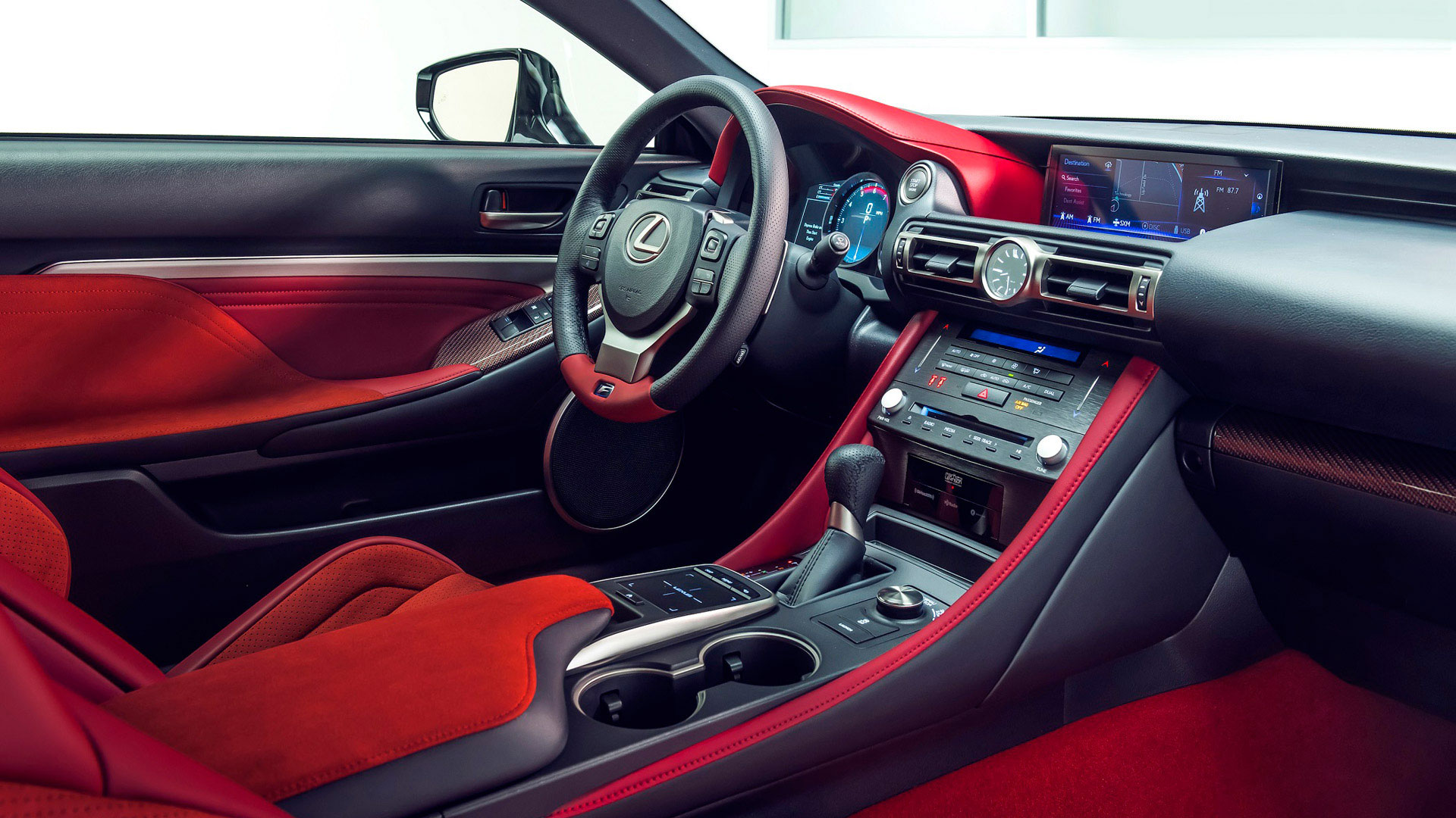 Lexus Pist Odaklı RC F’i Ve Yeni RC F’i Sergiledi gallery03 1920x1080 v2