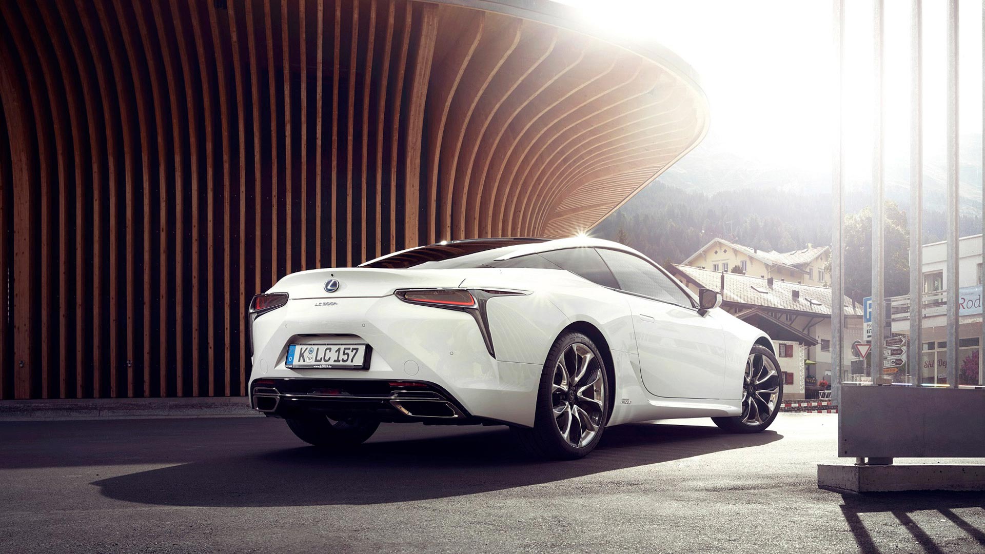 Lexus LC 500h gallery05 v2